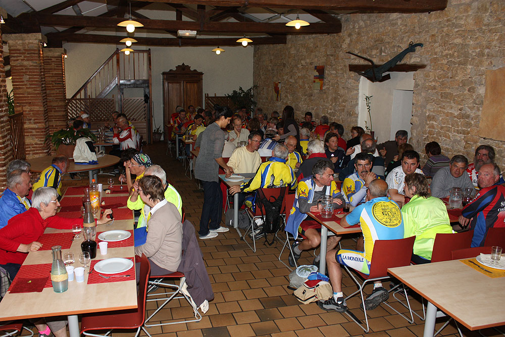 jcb_2010_18w_au repas © Joseph Guégan.jpg